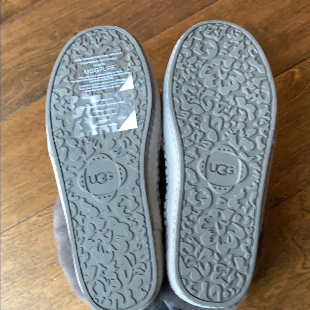 UGG NIB Black Wrin Slipper Moccasins - Picture 6 of 10